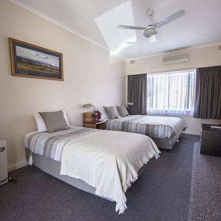 Redhill Cooma Motor Inn Bagian luar foto