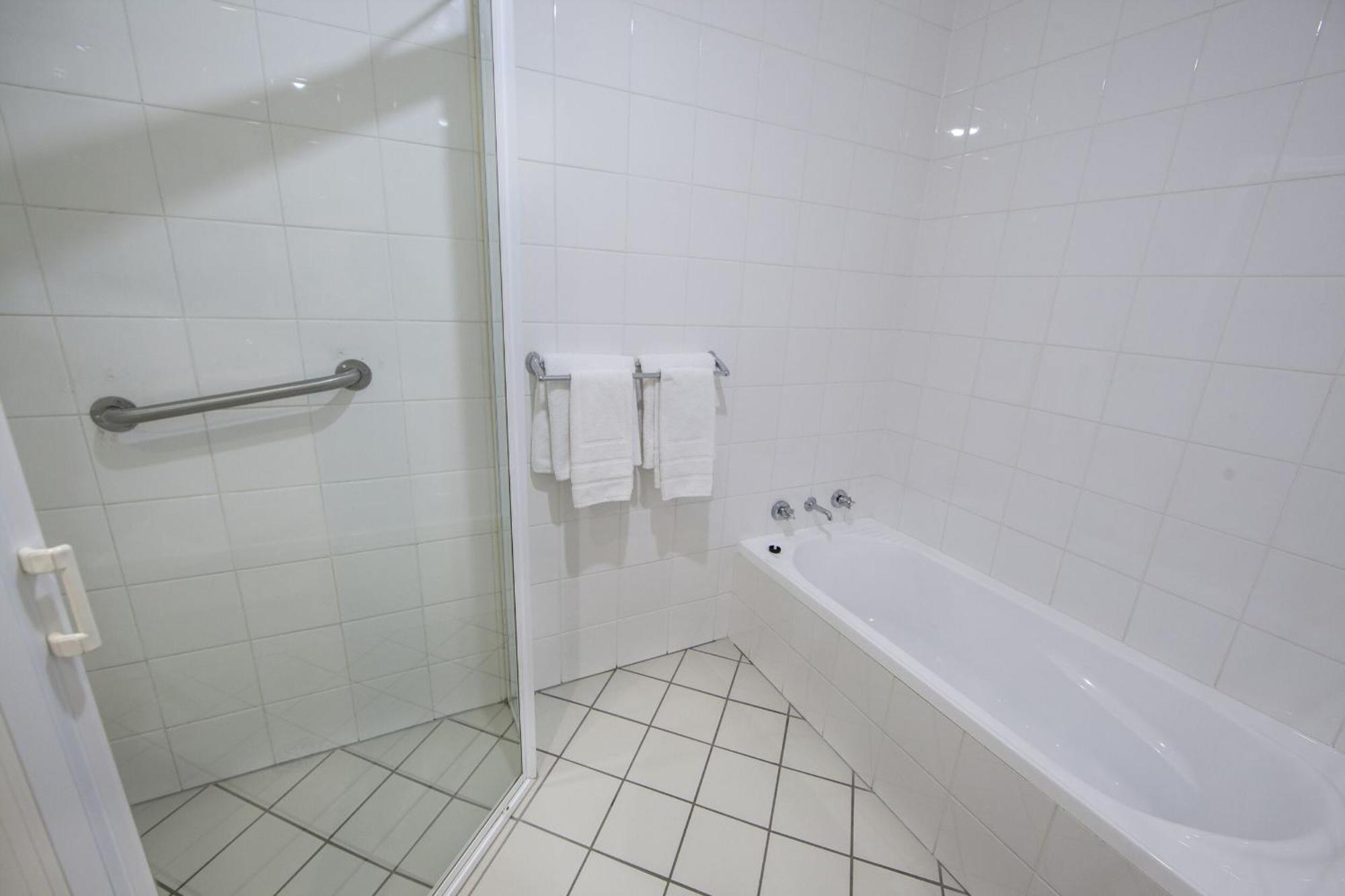 Redhill Cooma Motor Inn Bagian luar foto