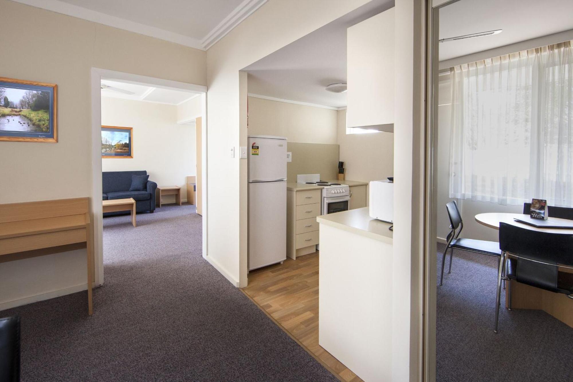 Redhill Cooma Motor Inn Bagian luar foto