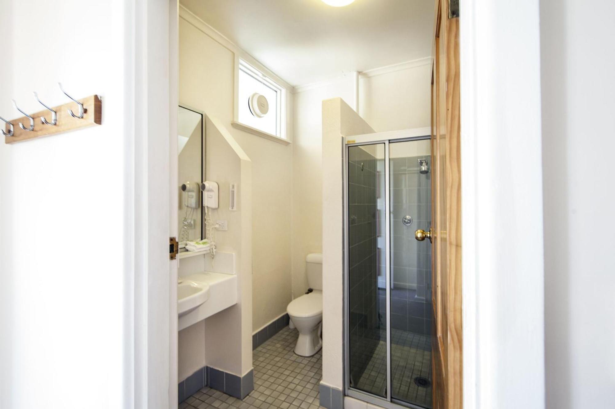 Redhill Cooma Motor Inn Bagian luar foto