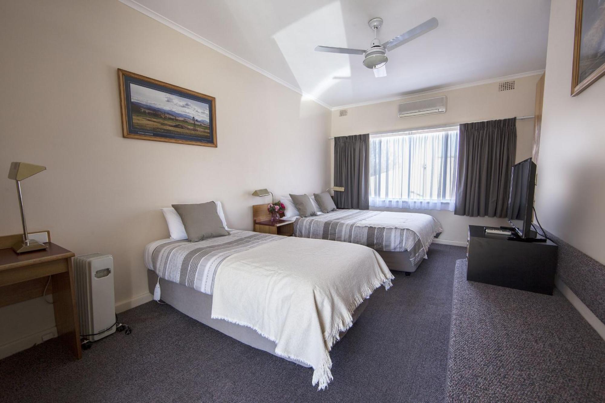 Redhill Cooma Motor Inn Bagian luar foto