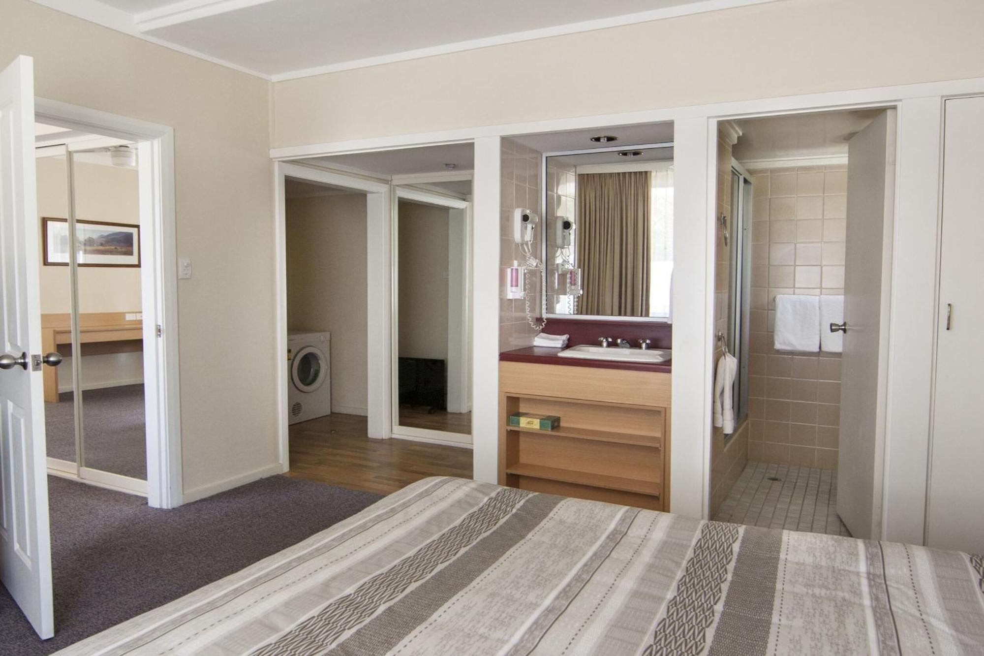 Redhill Cooma Motor Inn Bagian luar foto