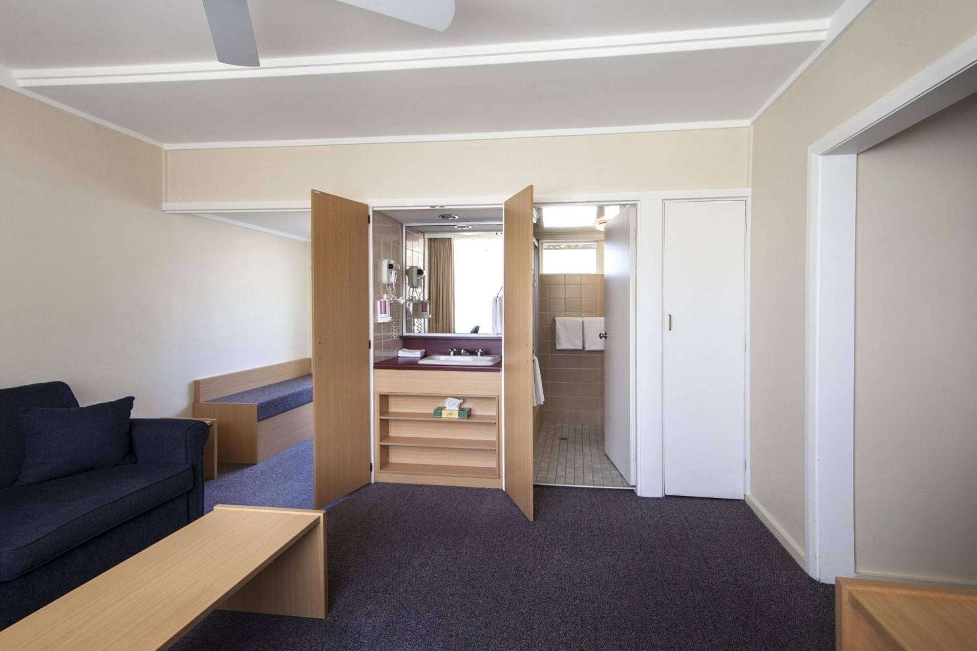 Redhill Cooma Motor Inn Bagian luar foto