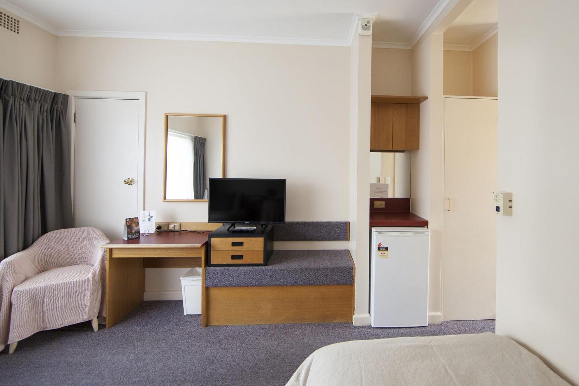 Redhill Cooma Motor Inn Bagian luar foto