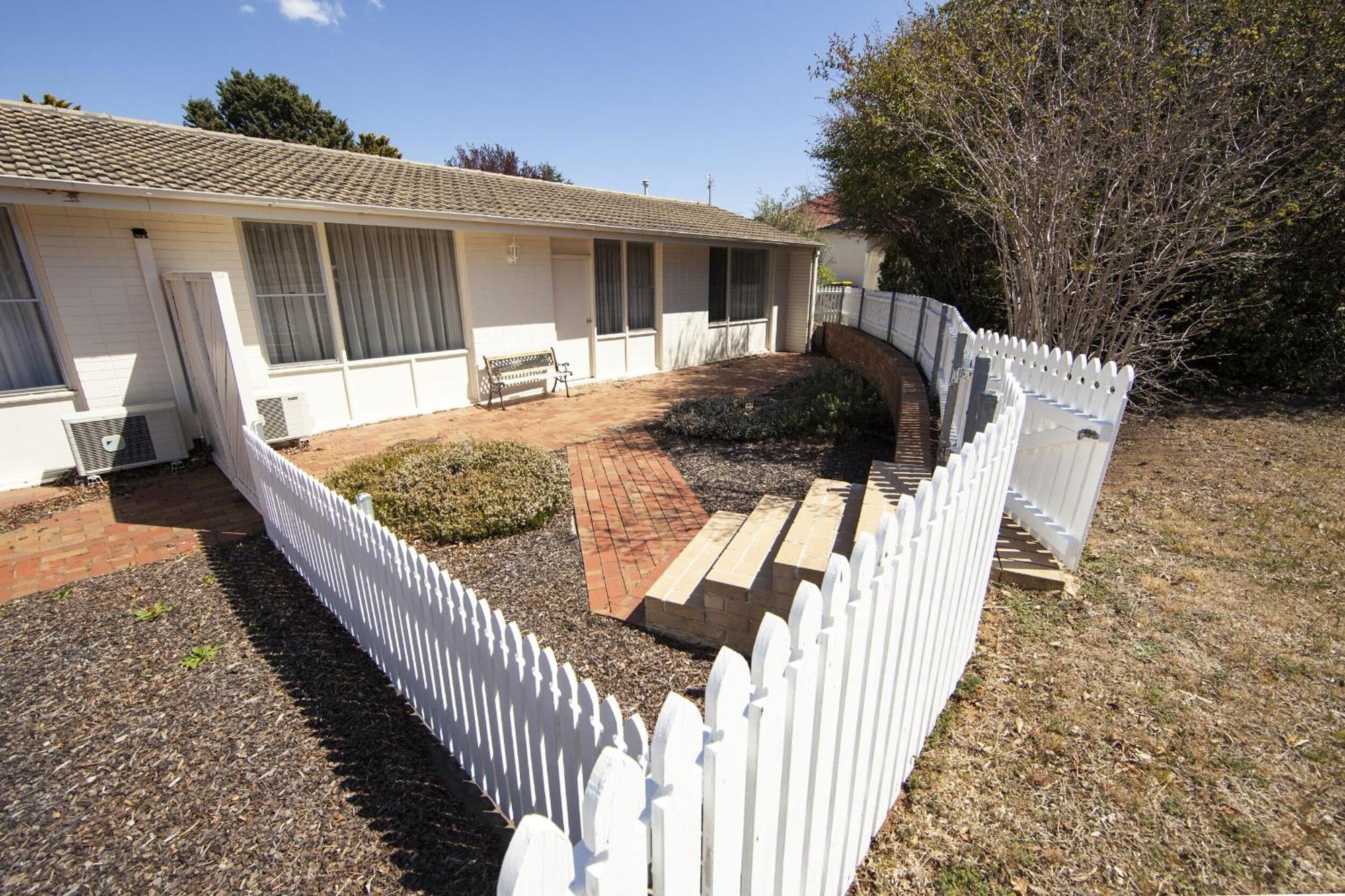 Redhill Cooma Motor Inn Bagian luar foto