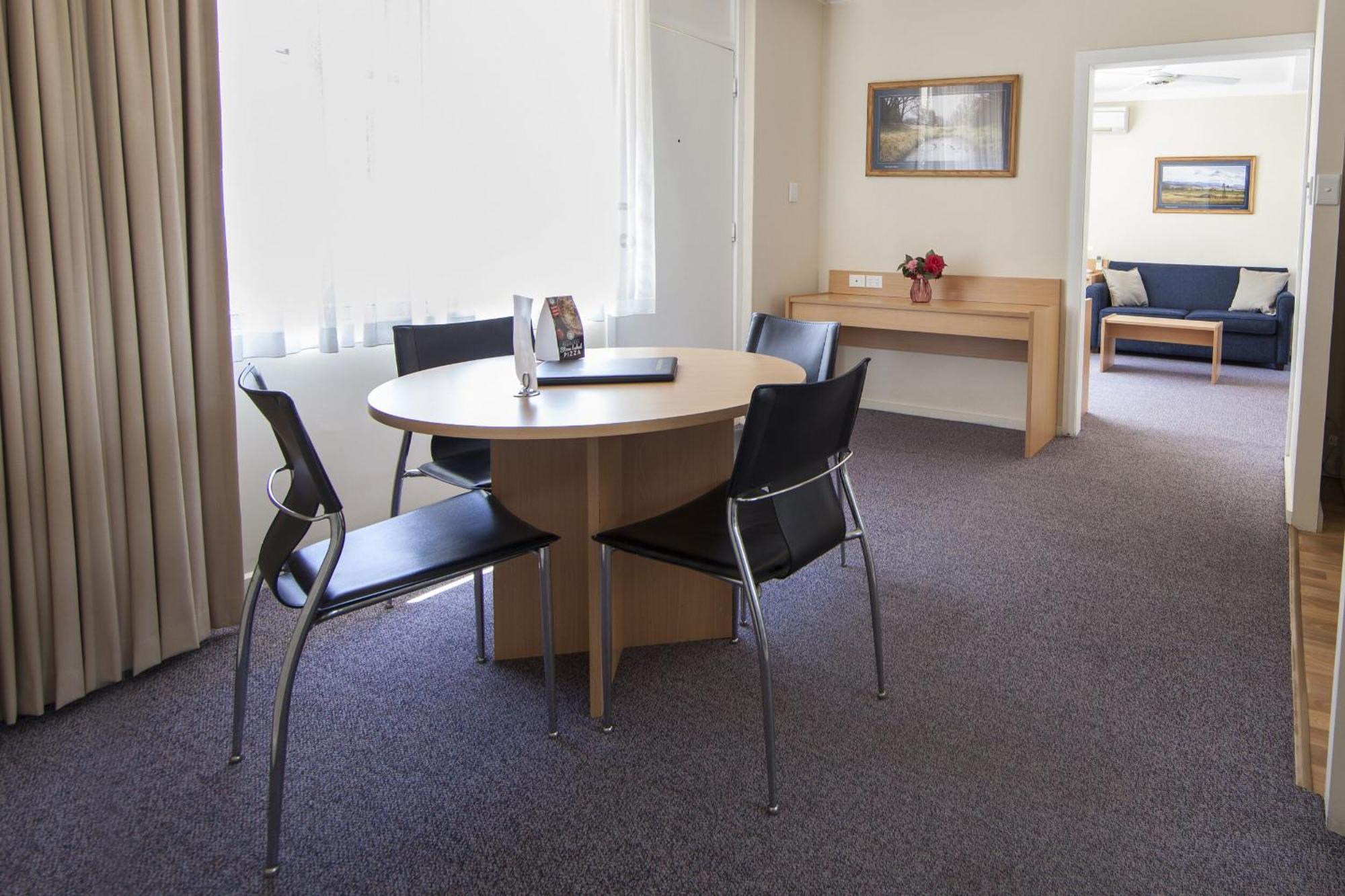 Redhill Cooma Motor Inn Bagian luar foto