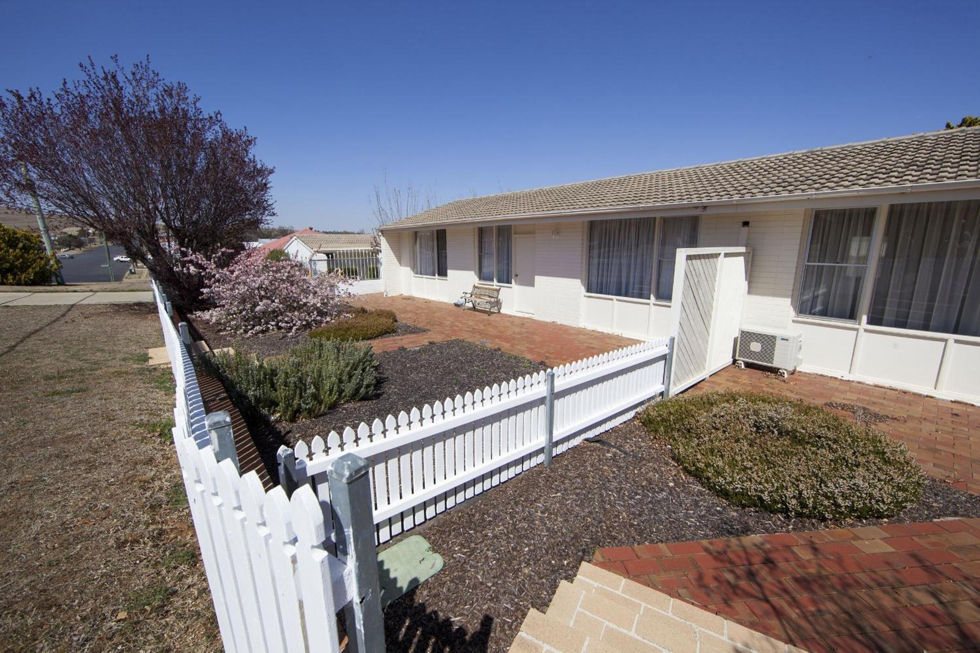 Redhill Cooma Motor Inn Bagian luar foto