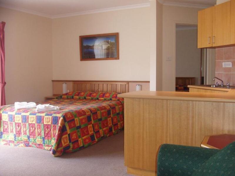 Redhill Cooma Motor Inn Bagian luar foto