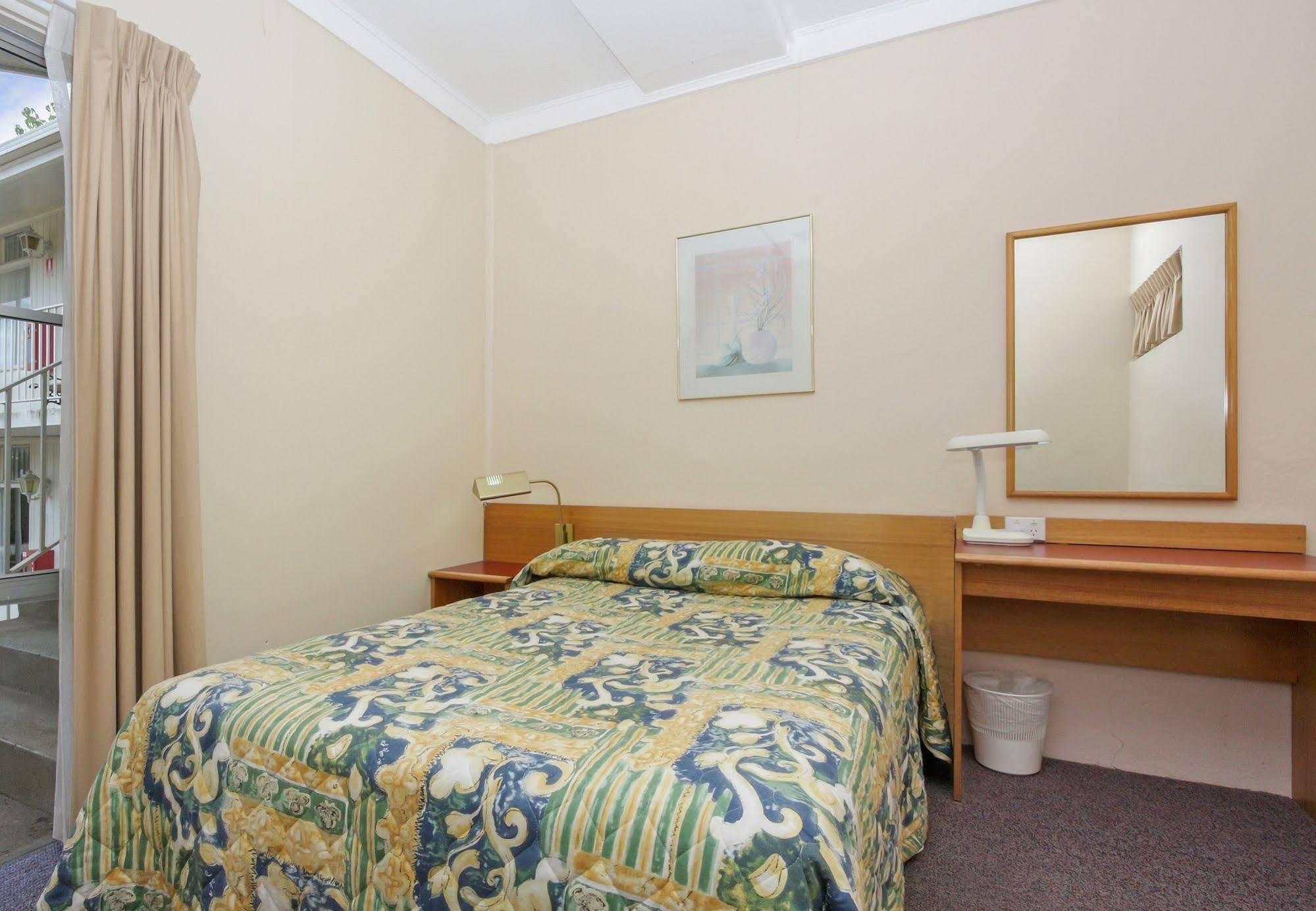 Redhill Cooma Motor Inn Bagian luar foto