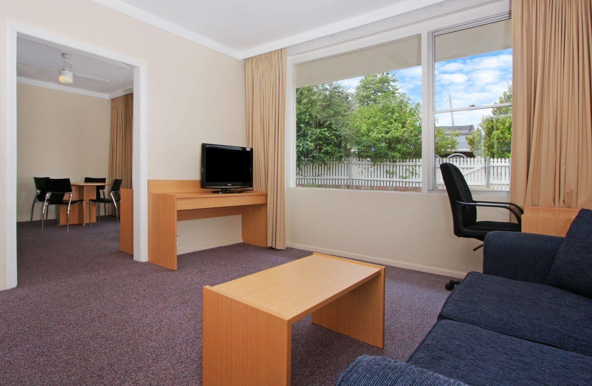 Redhill Cooma Motor Inn Bagian luar foto