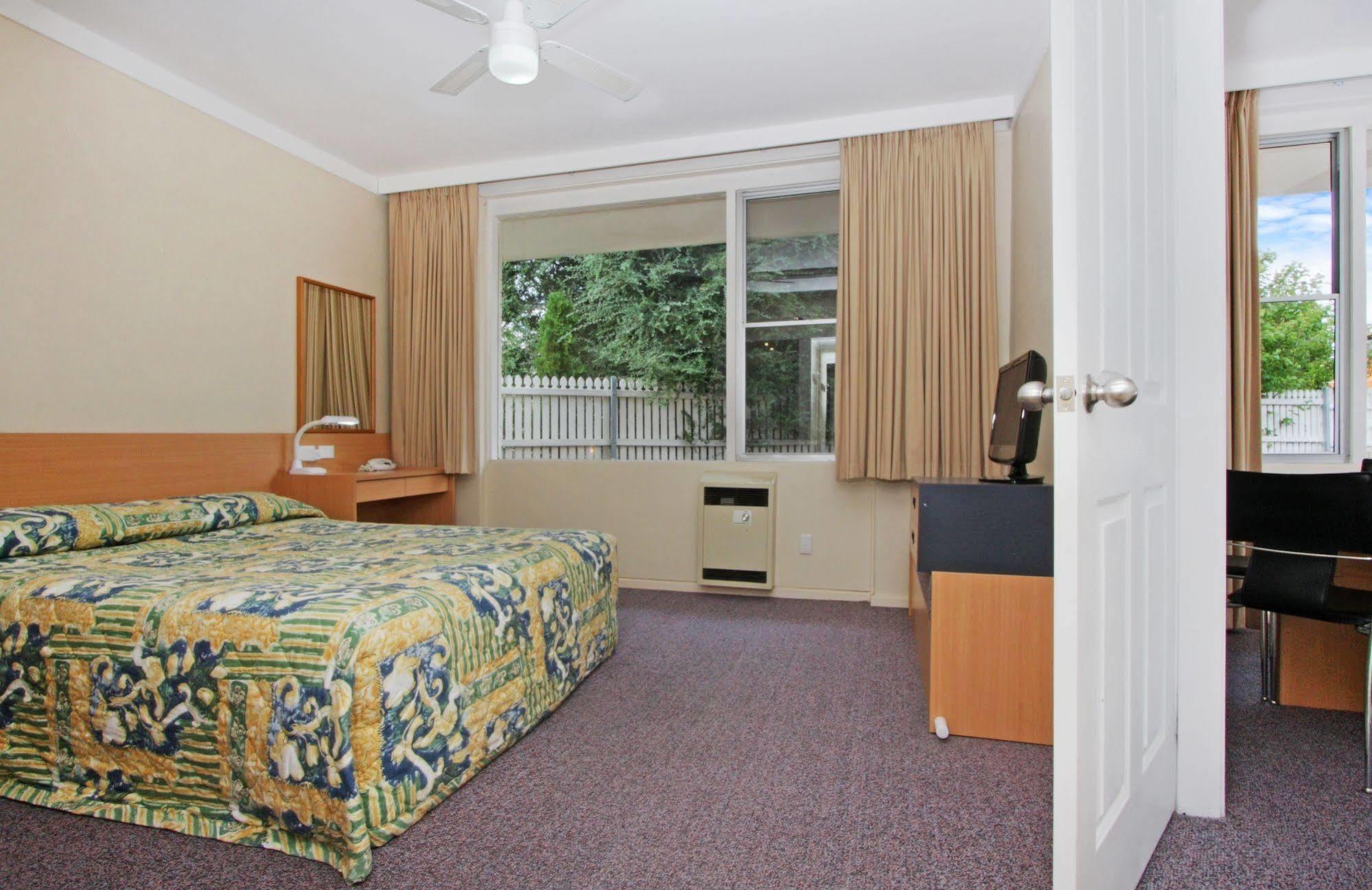 Redhill Cooma Motor Inn Bagian luar foto