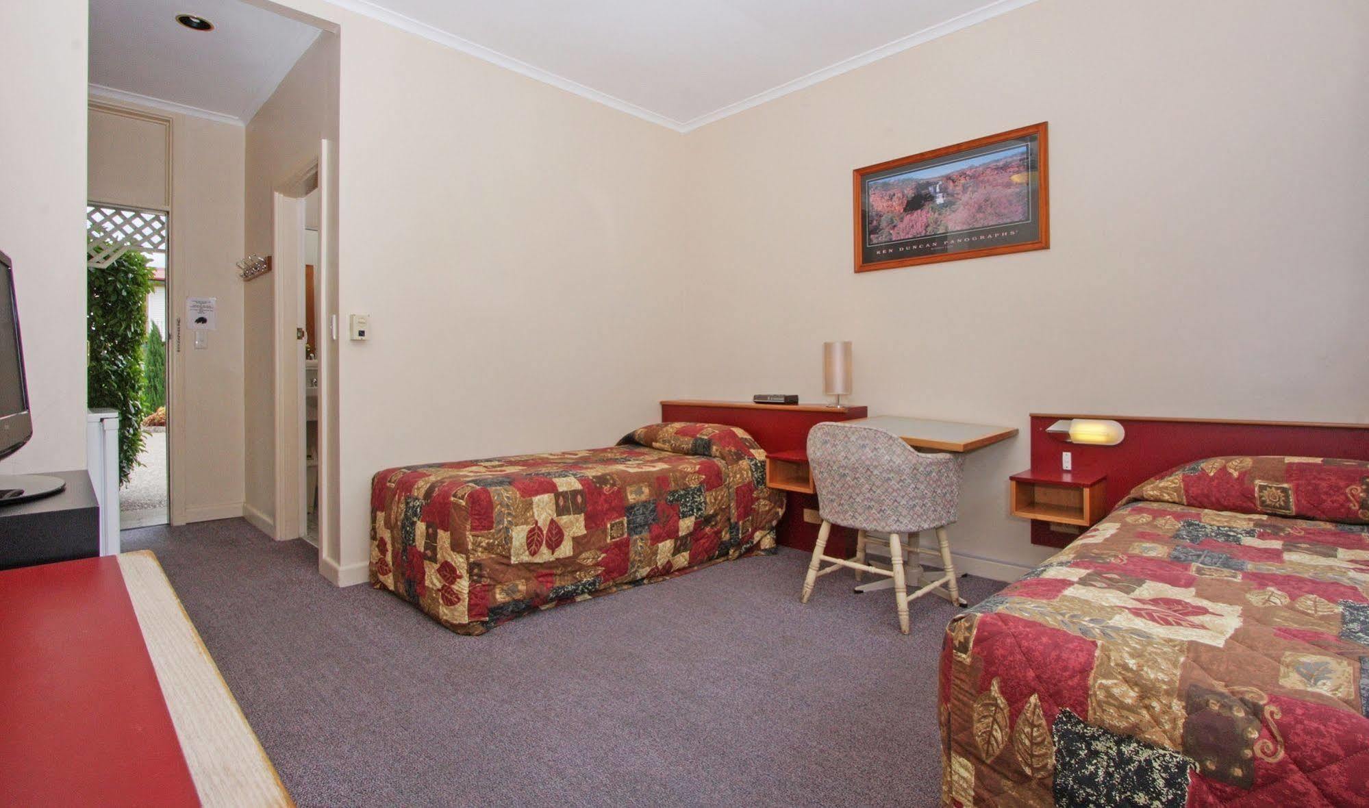 Redhill Cooma Motor Inn Bagian luar foto