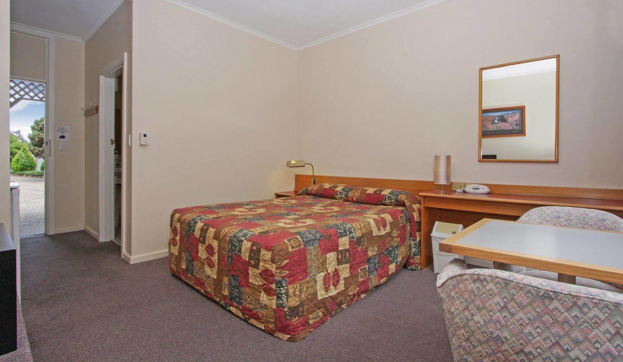 Redhill Cooma Motor Inn Bagian luar foto