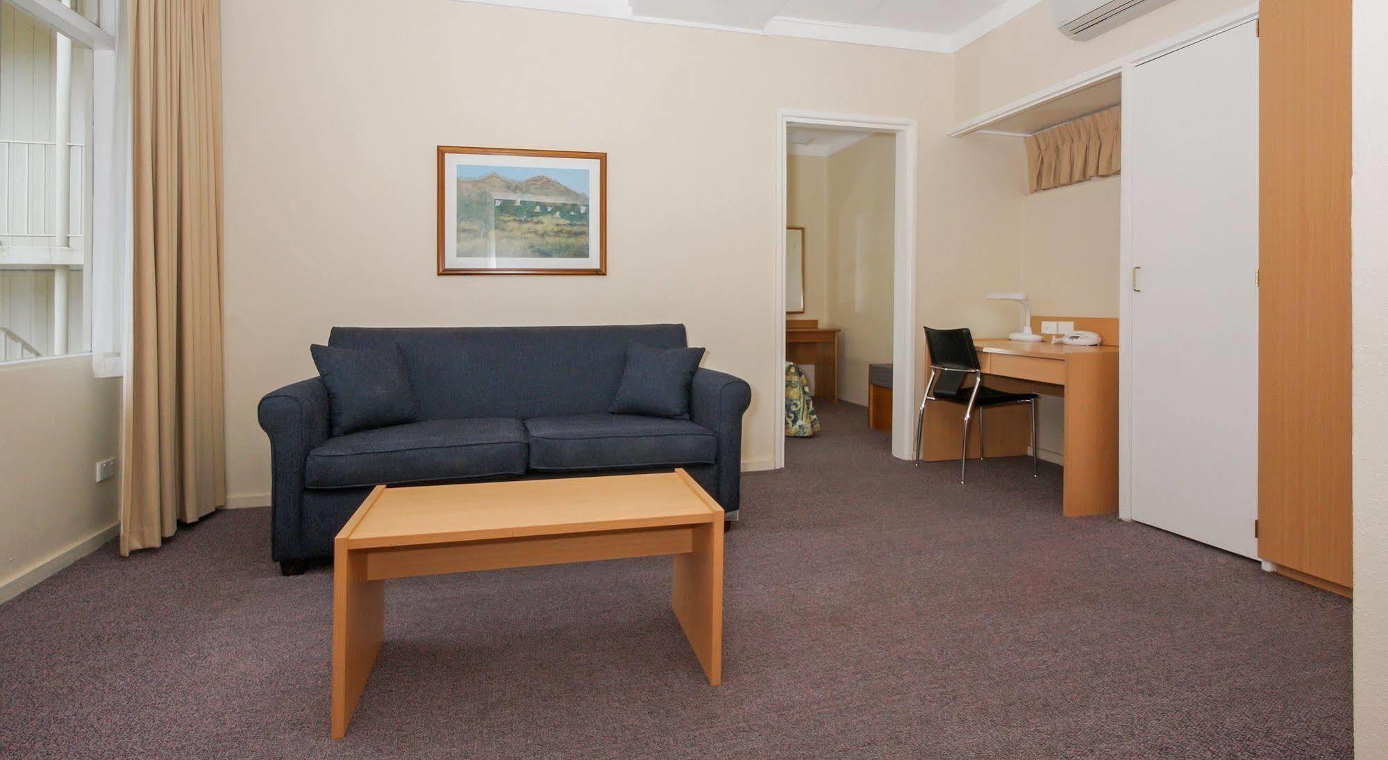 Redhill Cooma Motor Inn Bagian luar foto