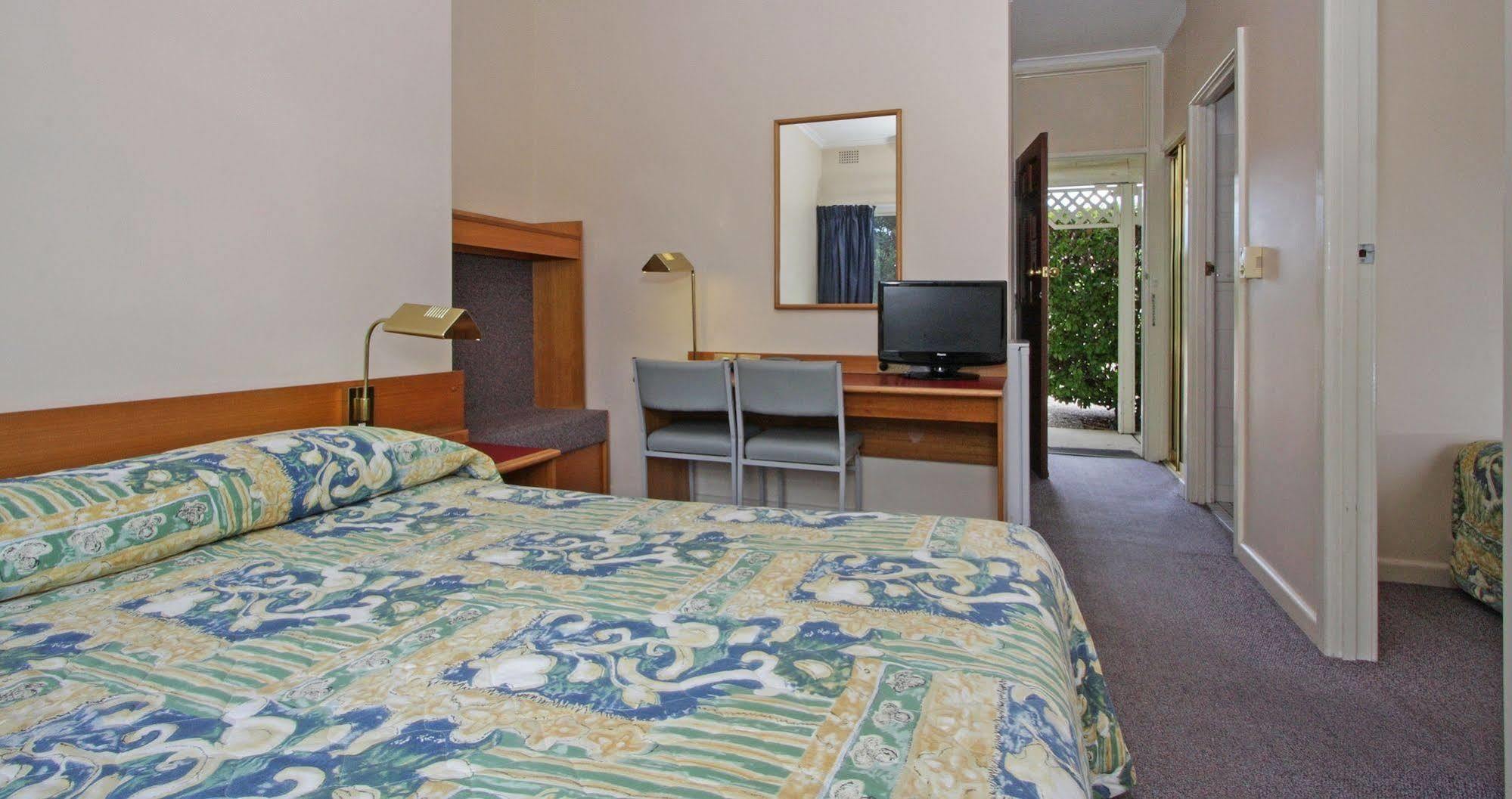 Redhill Cooma Motor Inn Bagian luar foto