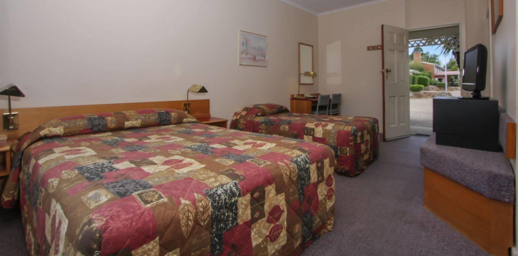 Redhill Cooma Motor Inn Bagian luar foto