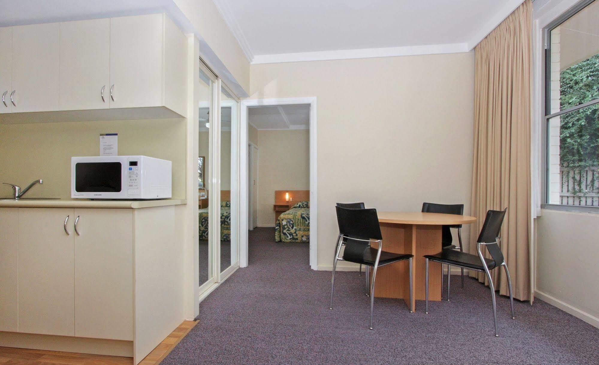 Redhill Cooma Motor Inn Bagian luar foto