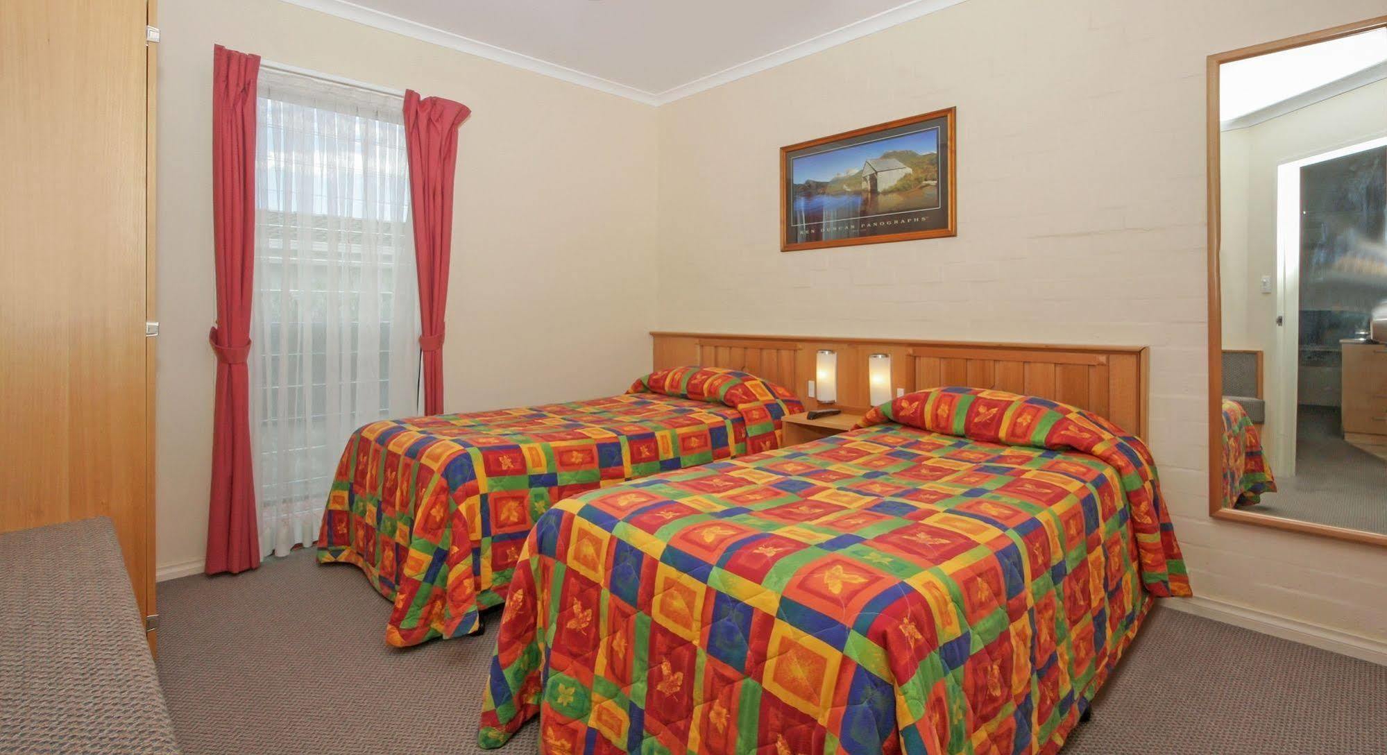Redhill Cooma Motor Inn Bagian luar foto