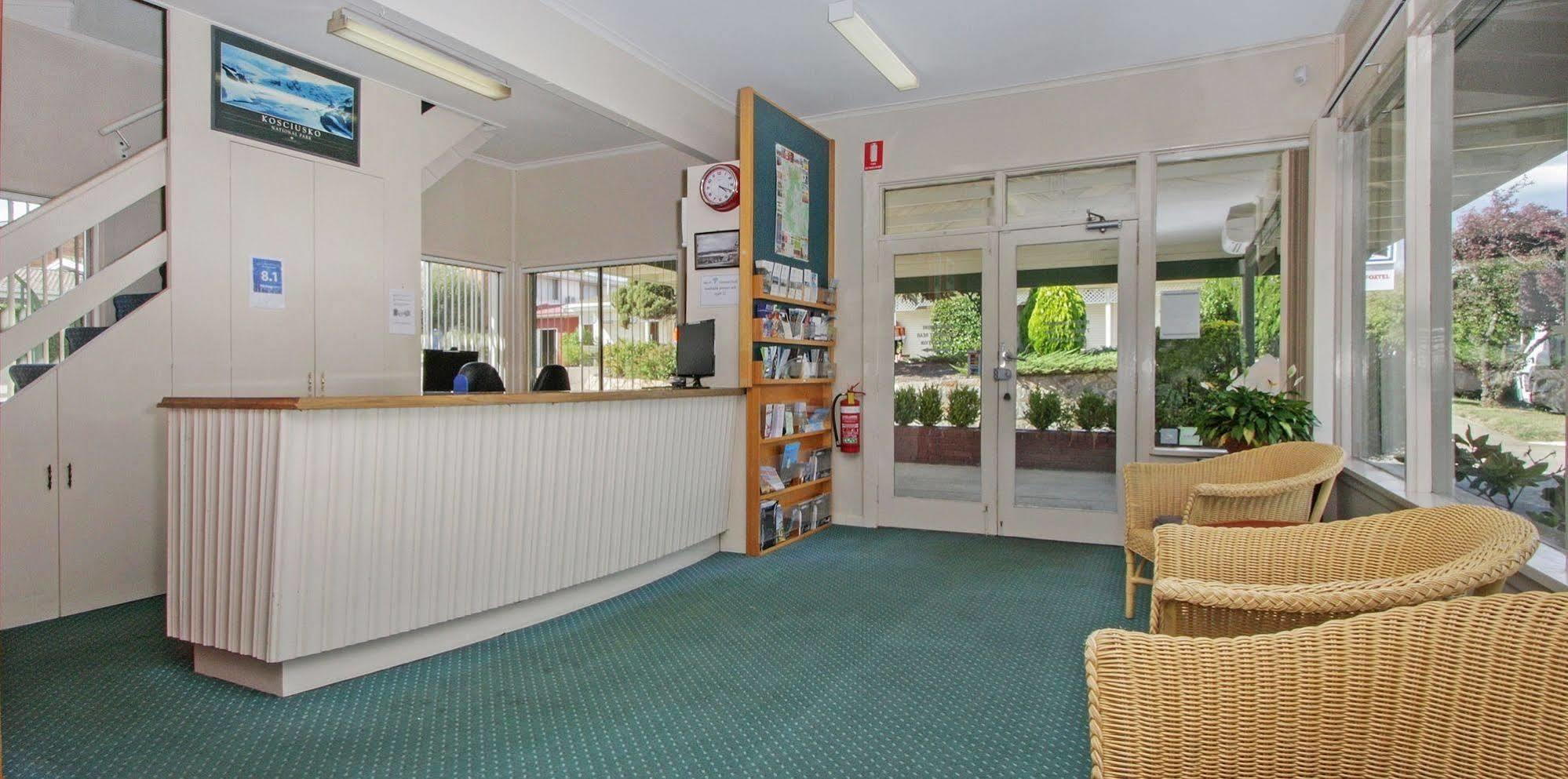 Redhill Cooma Motor Inn Bagian luar foto